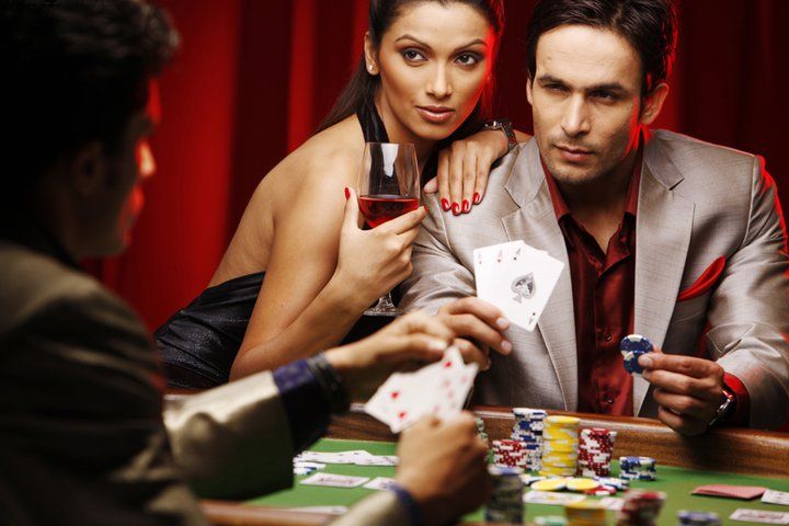 liga 138 platform showing football markets, live-dealer tables, and slot games